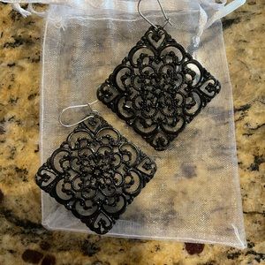 Plunder Light Weight Earrings